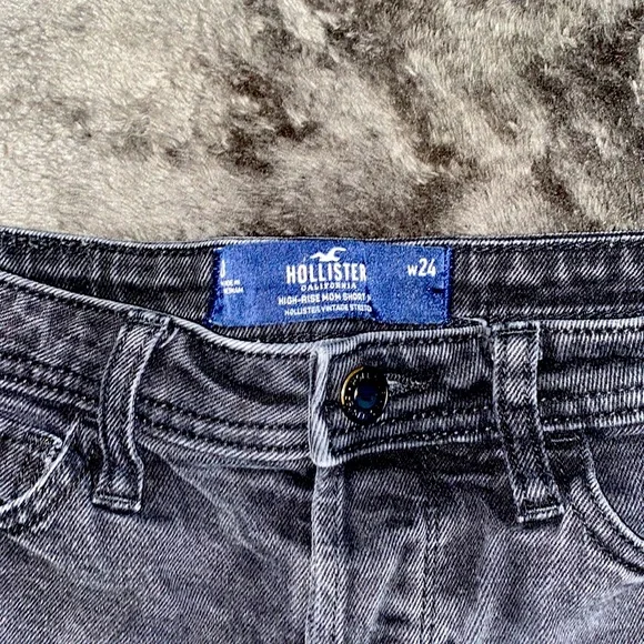 Hollister | DISTRESSED High Rise Mom Short 3” | Size: 0- 24W - Picture 2 of 5